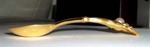 純金湯匙(側視圖)